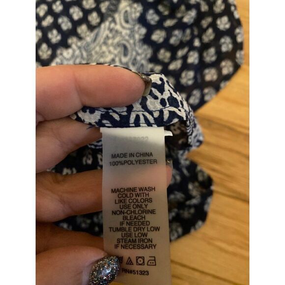 Two by Vince Camuto women's blue patterned sheer cap sleeve blouse size large - Picture 9 of 9